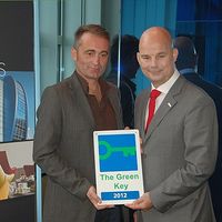 Ein Öko-Hotel mitten in der Stadt: Das Hamburger Radisson Blu erhält das eco-Label Green Key
